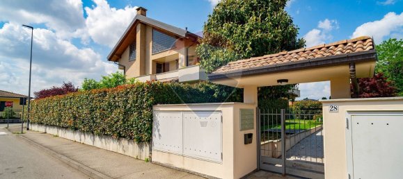 Apartamento de 4 habitaciónes en Seregno, Italy No. 334600 3