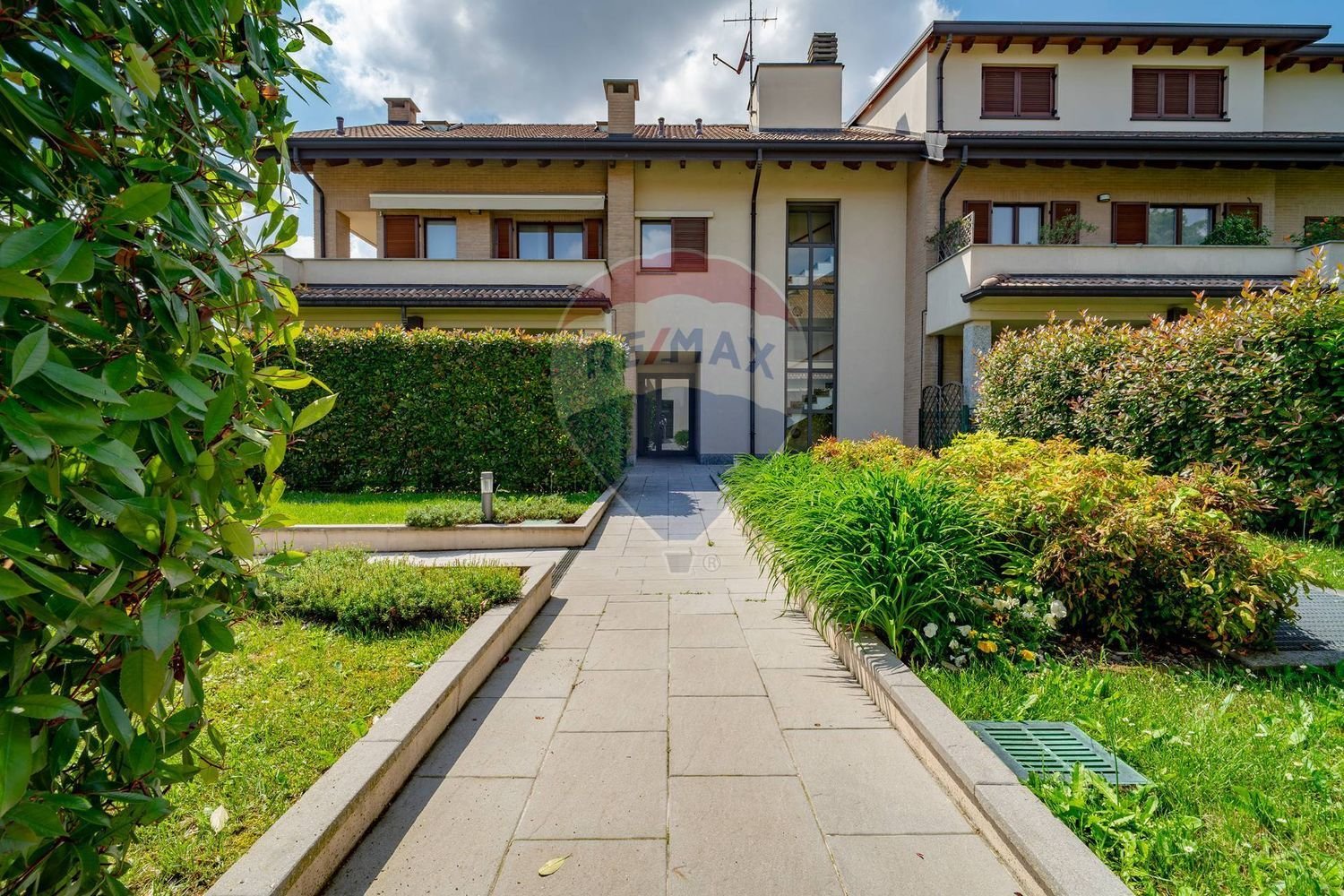 Apartamento de 4 habitaciónes en Seregno, Italy No. 334600