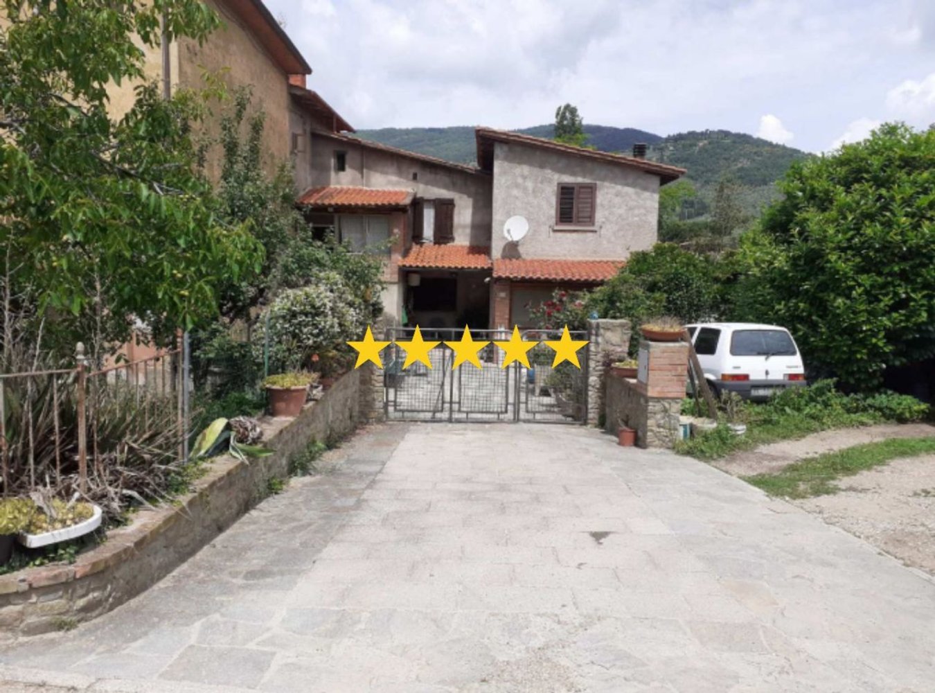 7 rooms Apartment in Castiglion Fiorentino, Italy No. 197666