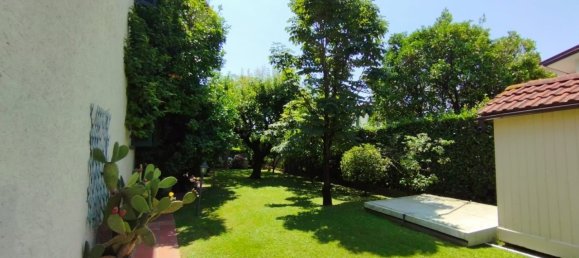 4 bedrooms Villa in Forte dei Marmi, Italy No. 36498 10