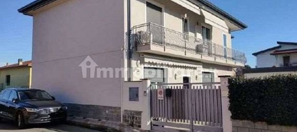 3 bedrooms Apartment in Castano Primo, Italy No. 260822 2
