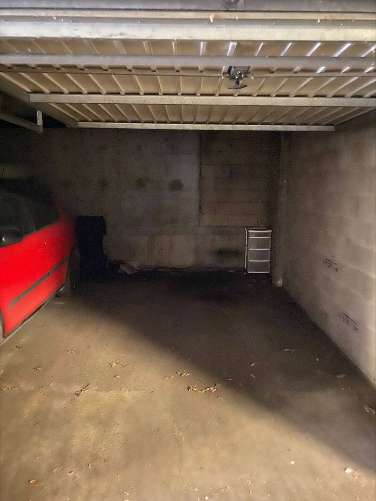 20m² Garage in Neuilly-sur-Marne, France No. 328036