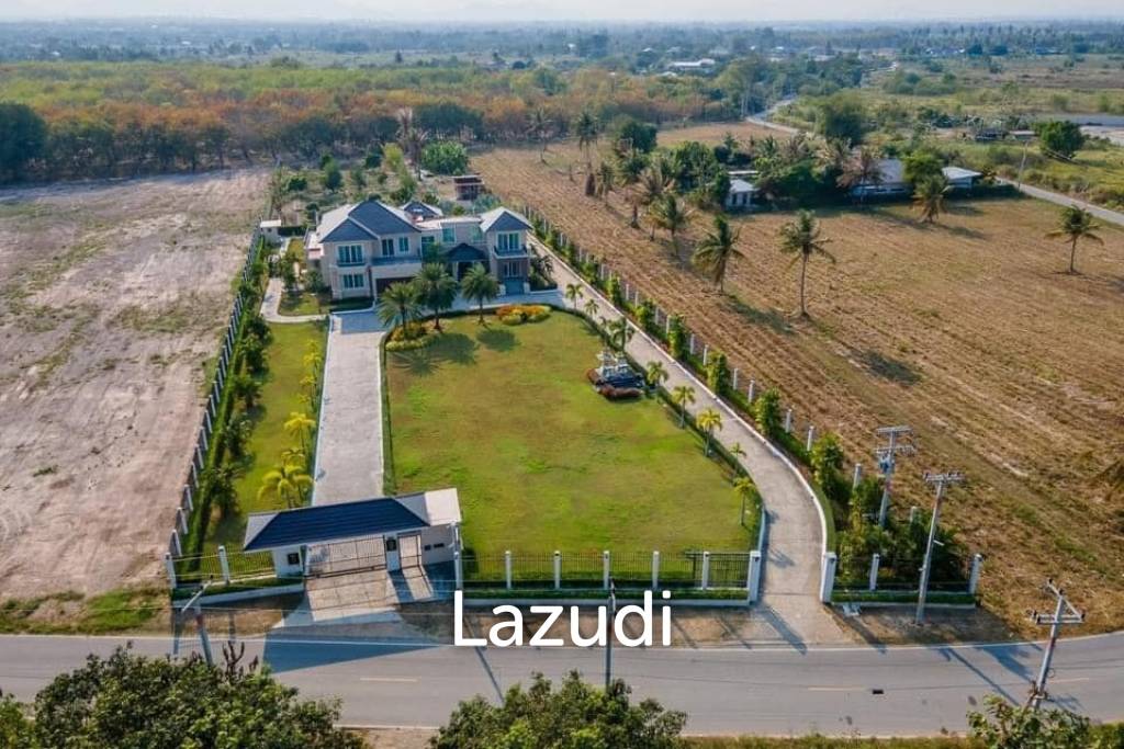 5 bedrooms Villa in Hua Hin, Thailand No. 19940