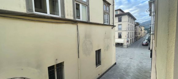 Квартира с 2 комнатами в Камайоре, Италия № 129483 17