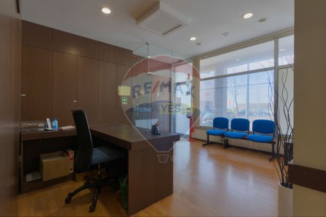 Propriété commerciale à Aveiro, Portugal 141m² No. 76221