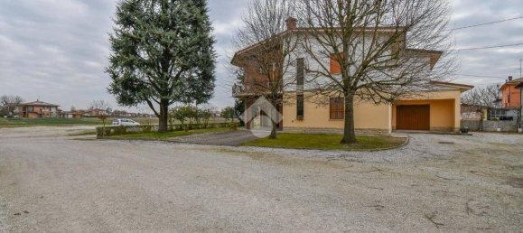 2 bedrooms Villa in Poggio Renatico, Italy No. 211090 4