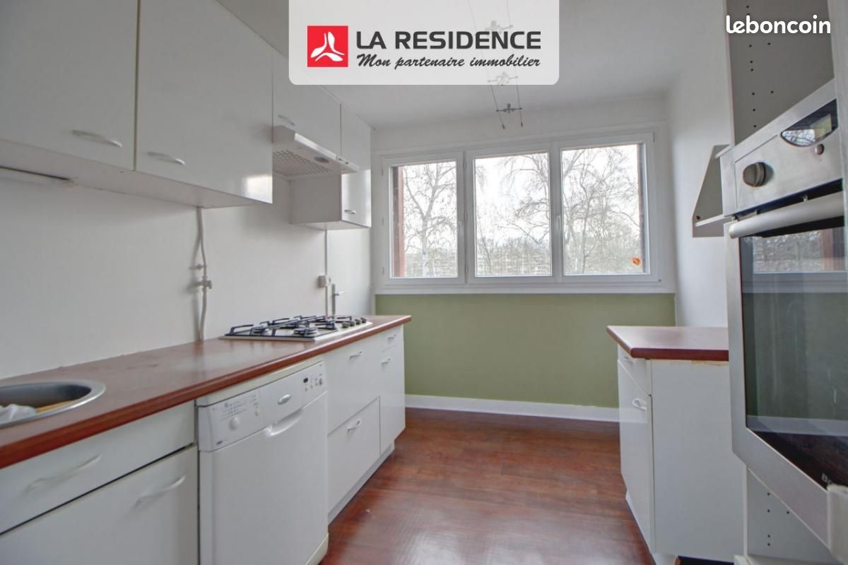 2 bedrooms Apartment in Verneuil-sur-Seine, France No. 189265