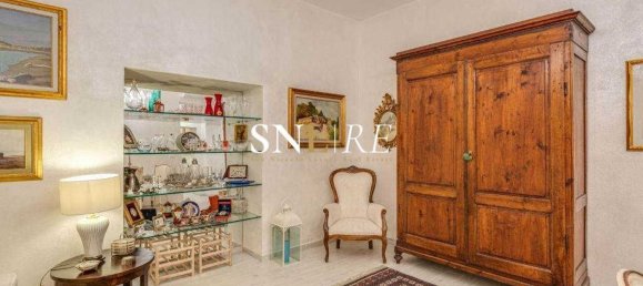 8 rooms Apartment in Florence, Italy No. 206337 8