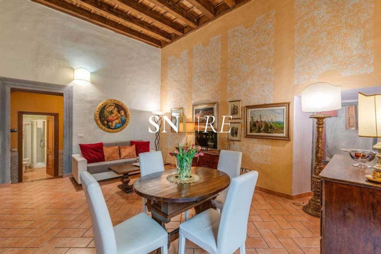 8 rooms Apartment in Florence, Italy No. 206337