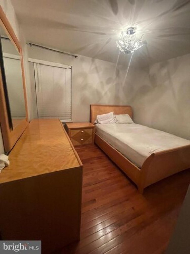 8 bedrooms House in Nottingham, USA No. 439898