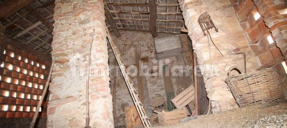 2 bedrooms House in Lucca, Italy No. 330070 4