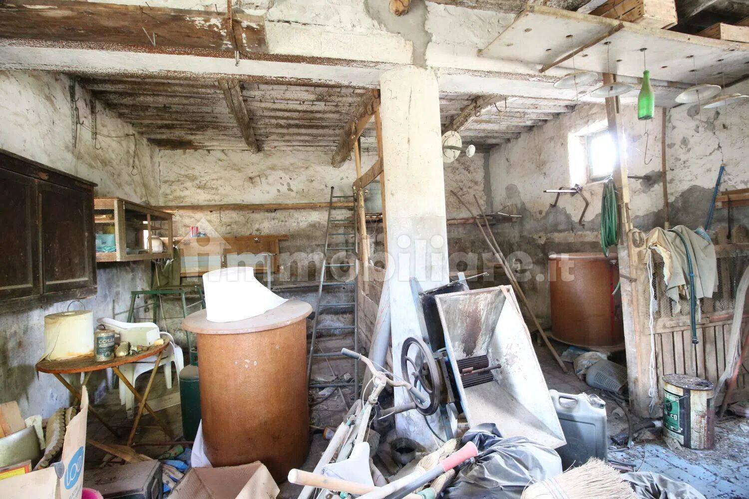 2 bedrooms House in Lucca, Italy No. 330070