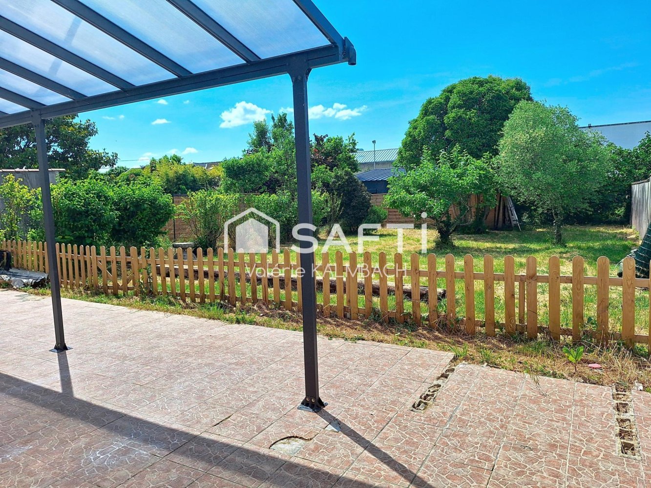 6 bedrooms House in Cognac, France No. 281875