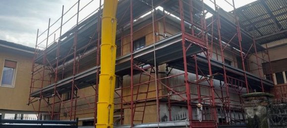 3 bedrooms Apartment in Carugo, Italy No. 359725 2