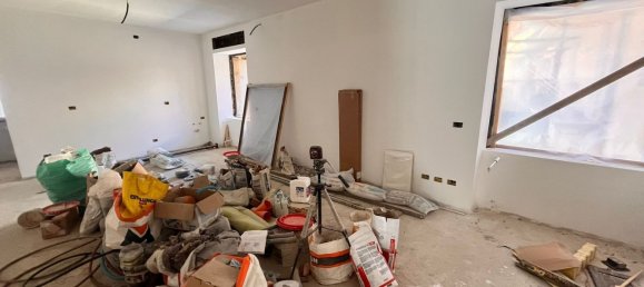 3 bedrooms Apartment in Carugo, Italy No. 359725 4