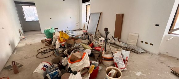 3 bedrooms Apartment in Carugo, Italy No. 359725 5