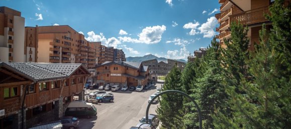 5 bedrooms Apartment in Les Belleville, France No. 169 9