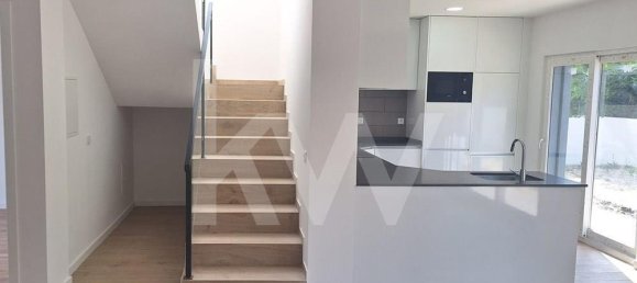 4 bedrooms House in Sesimbra, Portugal No. 145856 10