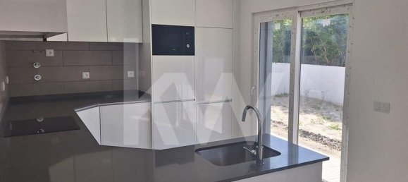 4 bedrooms House in Sesimbra, Portugal No. 145856 9