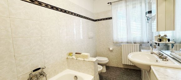 5 bedrooms House in Campi Bisenzio, Italy No. 379046 40