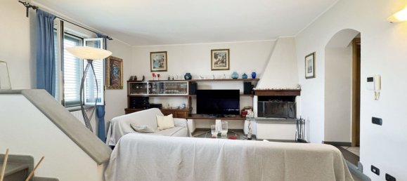 5 bedrooms House in Campi Bisenzio, Italy No. 379046 3