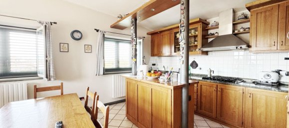 5 bedrooms House in Campi Bisenzio, Italy No. 379046 15