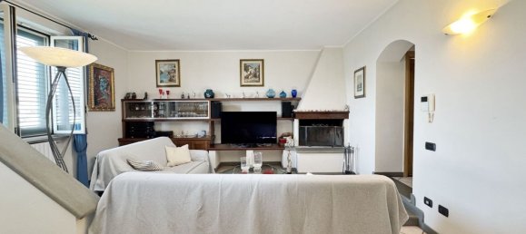 5 bedrooms House in Campi Bisenzio, Italy No. 379046 2