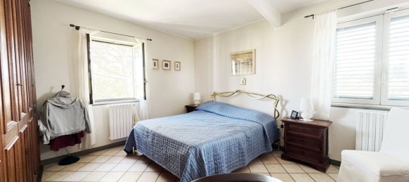 5 bedrooms House in Campi Bisenzio, Italy No. 379046 24