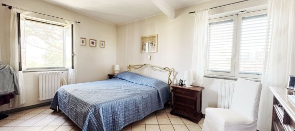 5 bedrooms House in Campi Bisenzio, Italy No. 379046 30