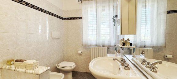 5 bedrooms House in Campi Bisenzio, Italy No. 379046 39