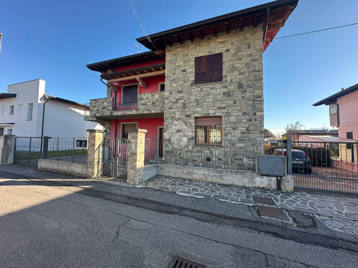 3غرفة فيلا في Palazzolo sull'Oglio, Italy رقم 2477