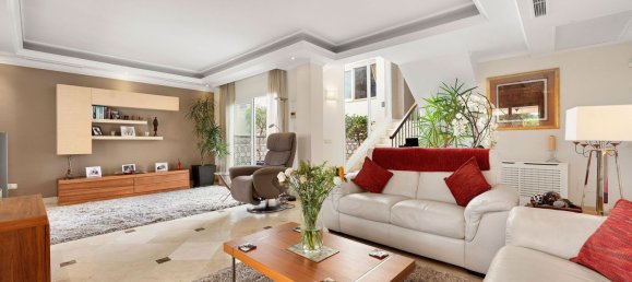 3 bedrooms Townhouse in Marbella, Spain No. 135307 3