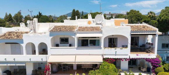 3 bedrooms Townhouse in Marbella, Spain No. 135307 2