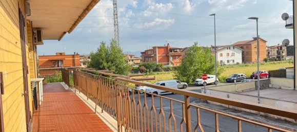 4-salle Appartement à Guidonia Montecelio, Italy No. 258000 7