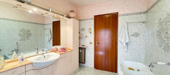 4-salle Appartement à Guidonia Montecelio, Italy No. 258000 26