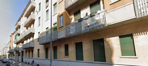 2 rooms Apartment in Milan, Italy No. 243919 2