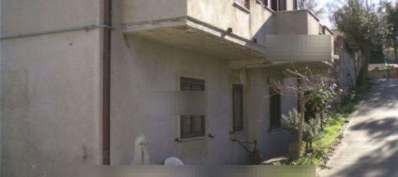 4 bedrooms Apartment in Penne, Italy No. 372149 2