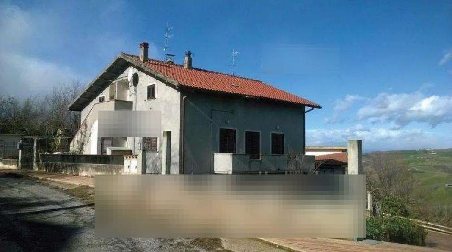 4 bedrooms Apartment in Penne, Italy No. 372149