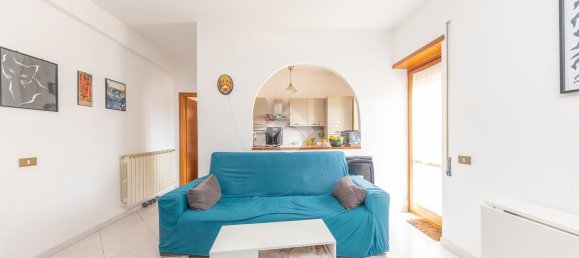 2 rooms Apartment in Rome, Italy No. 26310 3