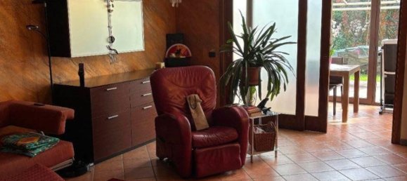 4-salle Villa à Binago, Italy No. 333700 2