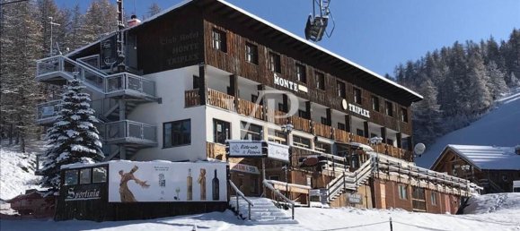 2145m² Commercial property in Sauze d'Oulx, Italy No. 290702 2