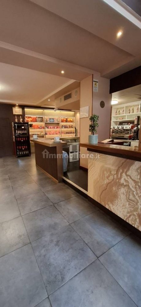 5 rooms Commercial property in Milan, Italy No. 365854