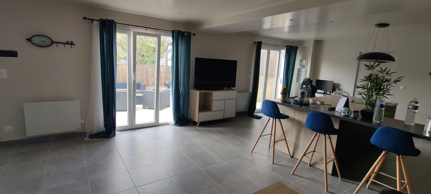 2 bedrooms Villa in Yerres, France No. 183431