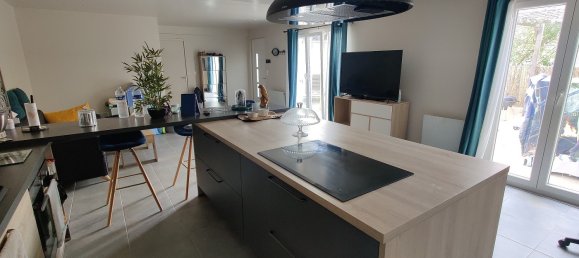 2 bedrooms Villa in Yerres, France No. 183431 3