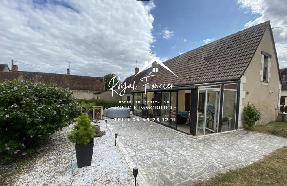 2 chambres Maison à Charnizay, France No. 242628