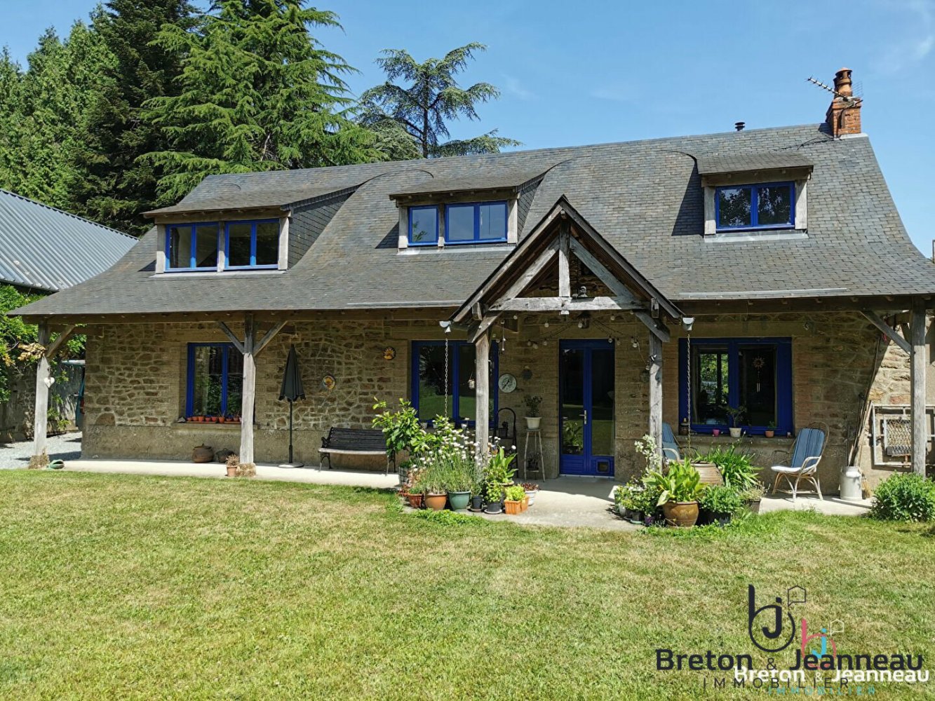 4 bedrooms House in Mayenne, France No. 357829