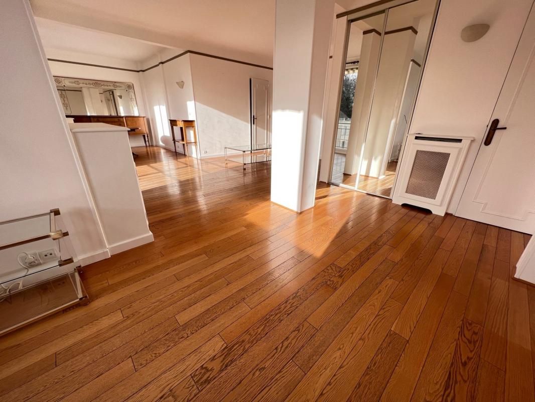 3 Schlafzimmer Wohnung in Garches, France, Nr. 174825