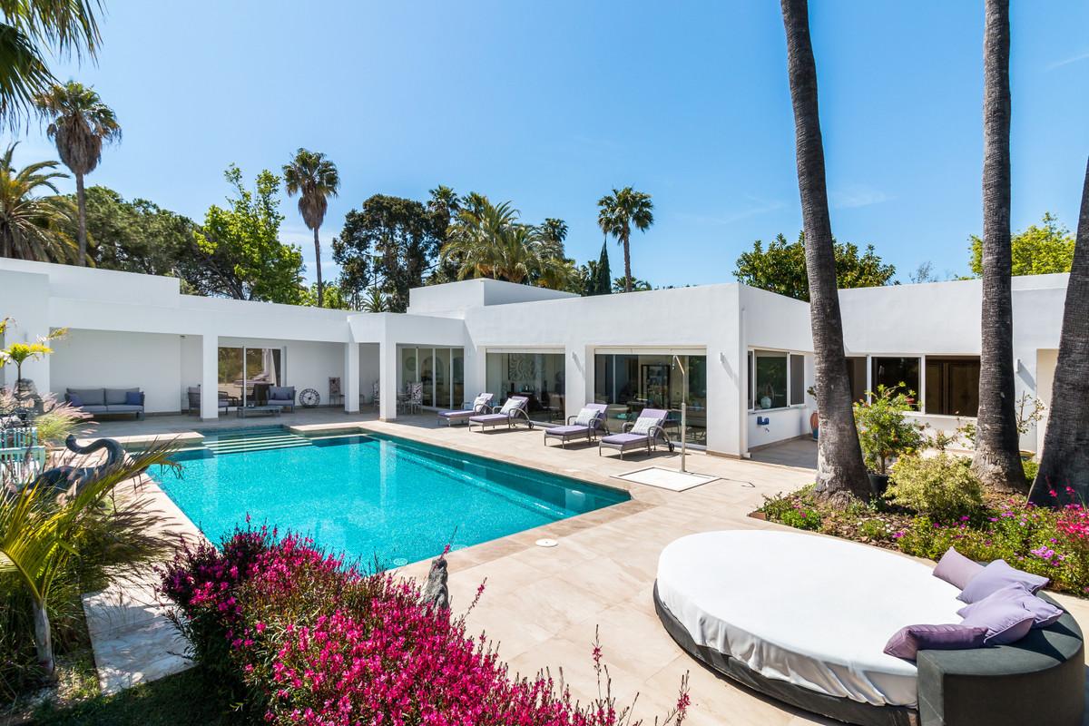 5 bedrooms Villa in Estepona, Spain No. 107764