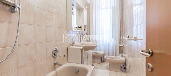 2 rooms Apartment in Milan, Italy No. 246366 9