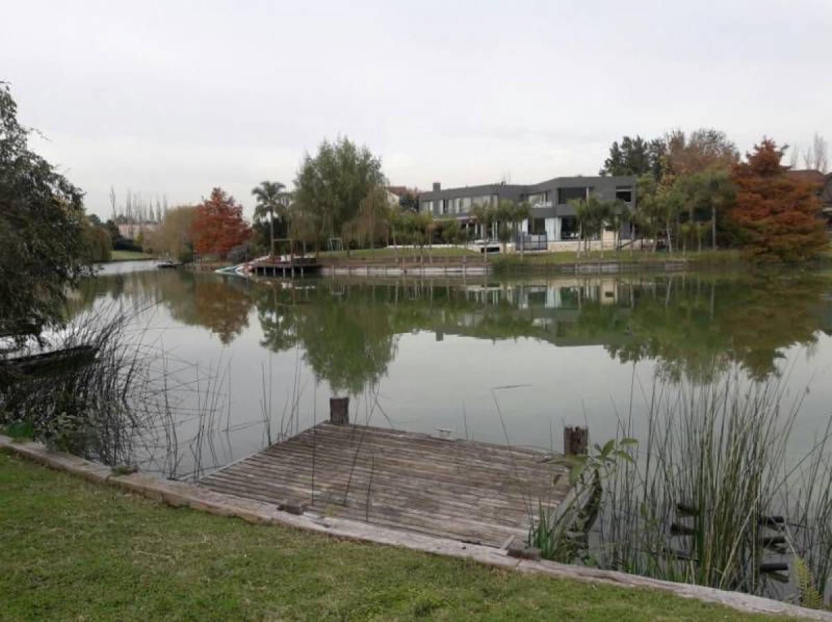 4 bedrooms House in Tigre, Argentina No. 13667